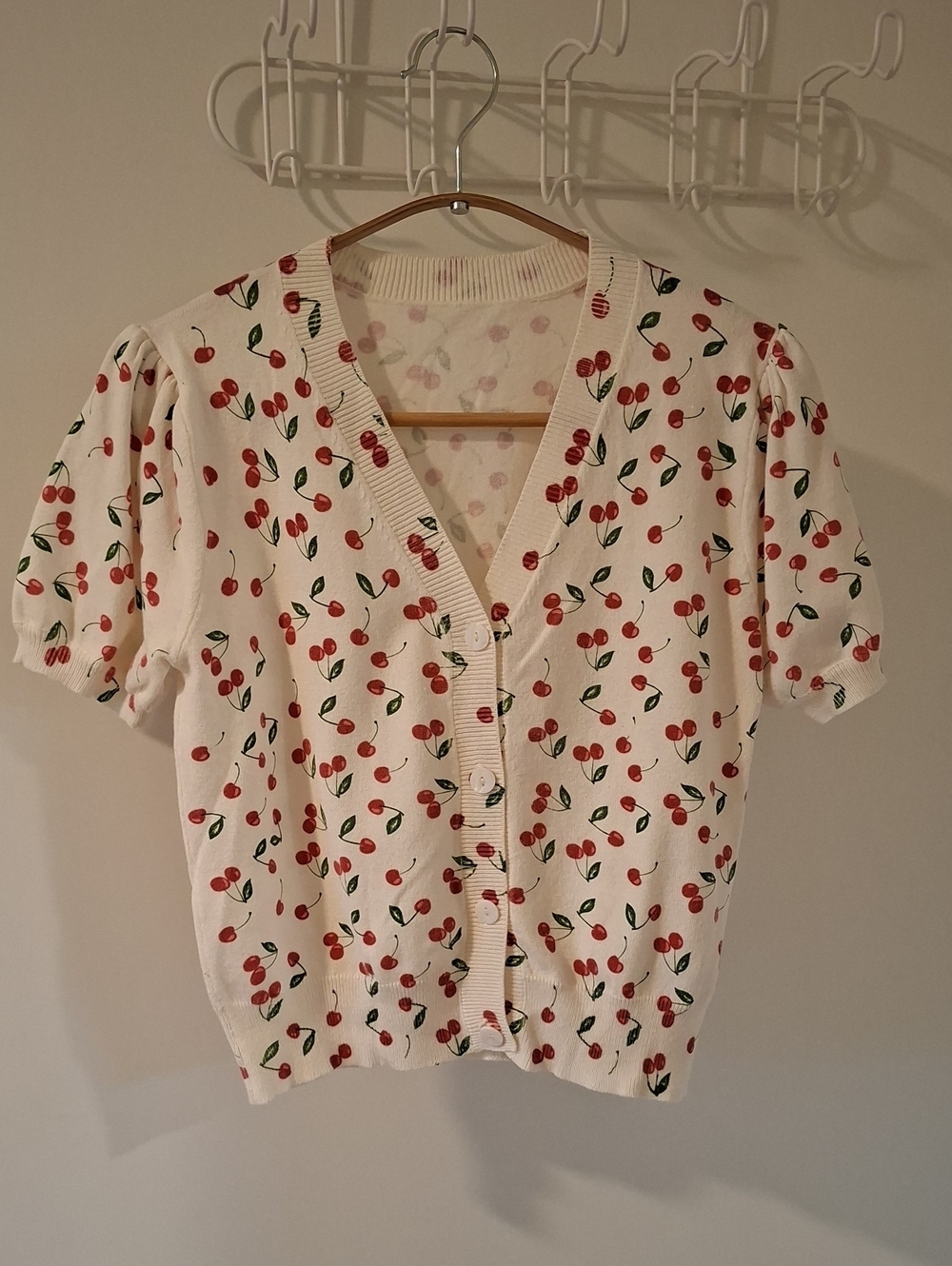 Retro/Pin-up White & Cherry Print Puff-sleeve V-neck Ribbed Cardigan (Size XS/S)